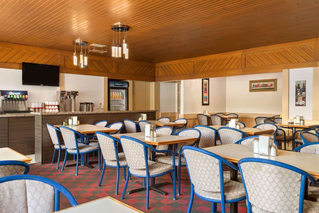 Travelodge Hanna Canada Grey Ресторант снимка