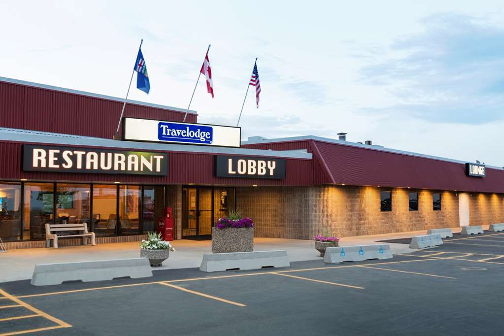 Travelodge Hanna Canada Grey Екстериор снимка