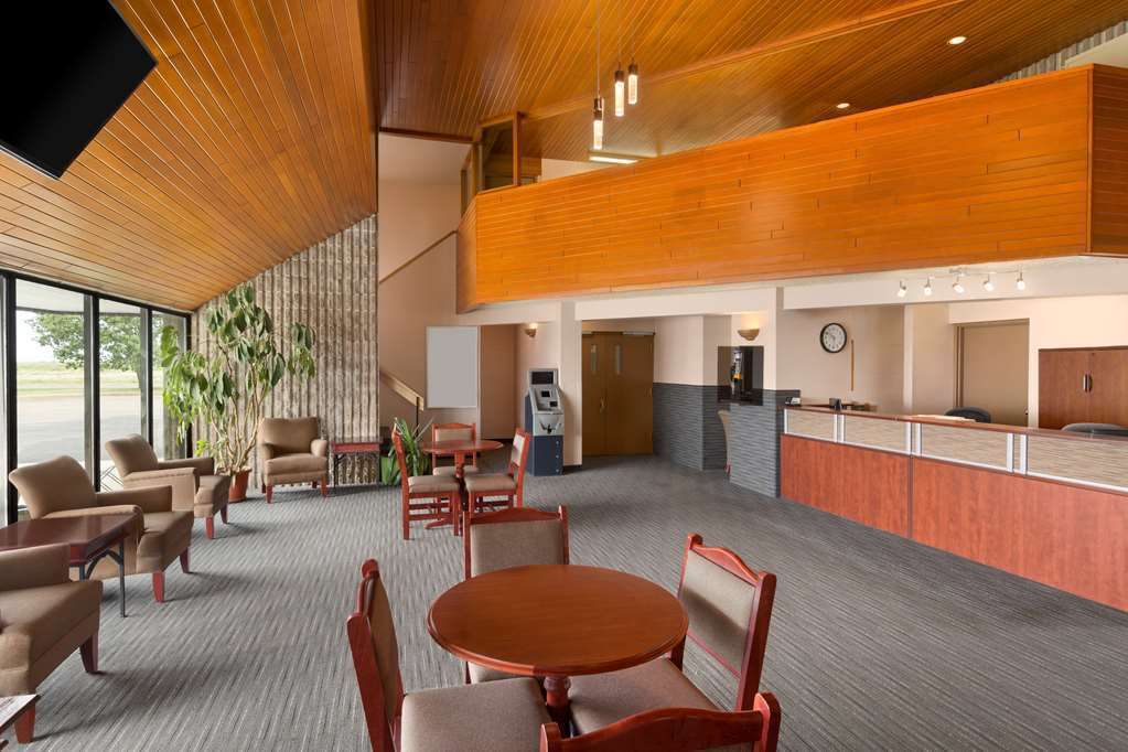 Travelodge Hanna Canada Grey Интериор снимка