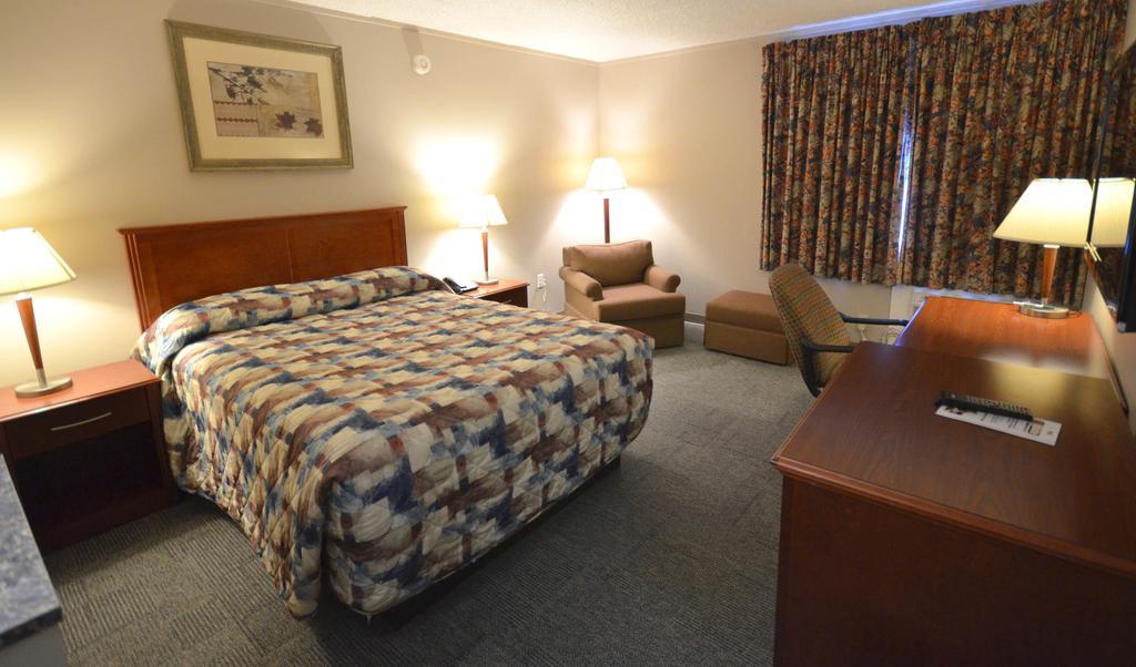 Travelodge Hanna Canada Grey Екстериор снимка