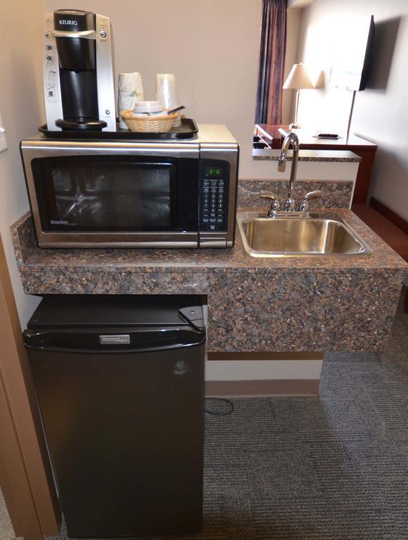 Travelodge Hanna Canada Grey Екстериор снимка