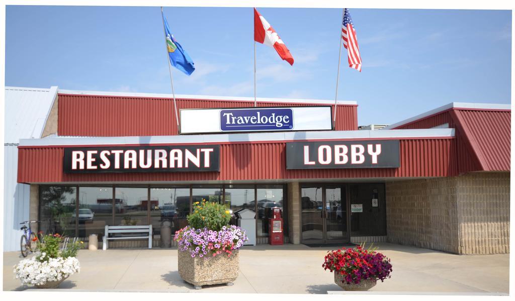 Travelodge Hanna Canada Grey Екстериор снимка
