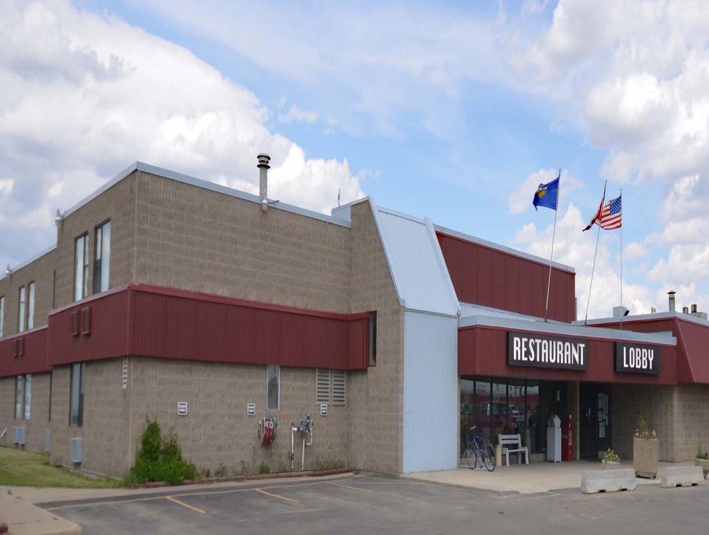 Travelodge Hanna Canada Grey Екстериор снимка